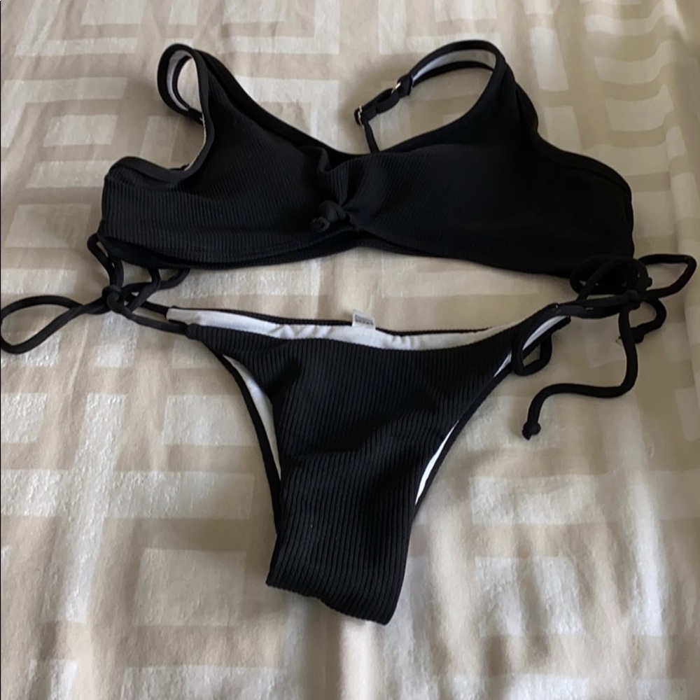 Black bikini